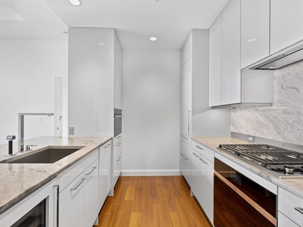 1 Dalton St 3302, Boston MA 02199