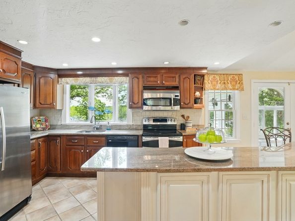 108 Island Creek Rd, Duxbury MA 02332