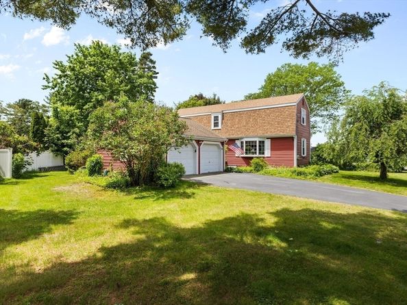 29 Saddle Dr, Bridgewater MA 02324