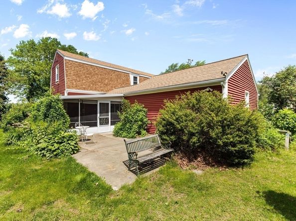 29 Saddle Dr, Bridgewater MA 02324