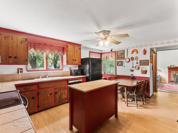 29 Saddle Dr, Bridgewater MA 02324
