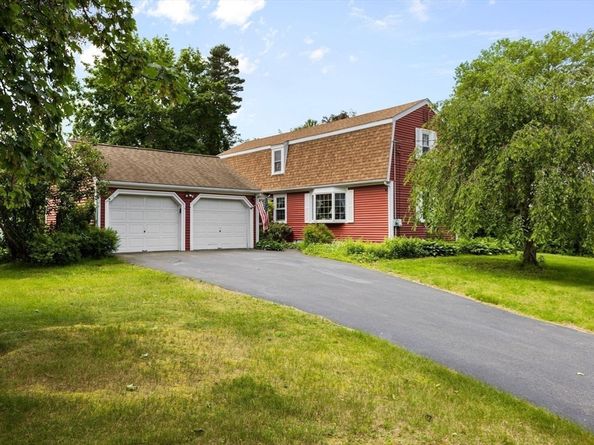 29 Saddle Dr, Bridgewater MA 02324