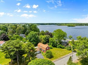 29 Saddle Dr, Bridgewater MA 02324