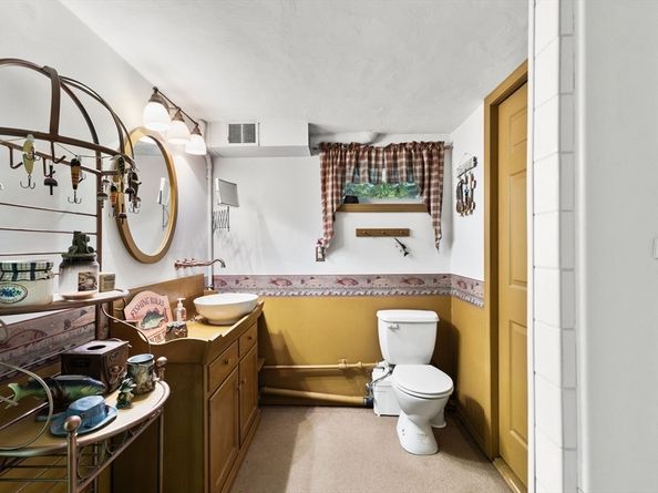 29 Saddle Dr, Bridgewater MA 02324