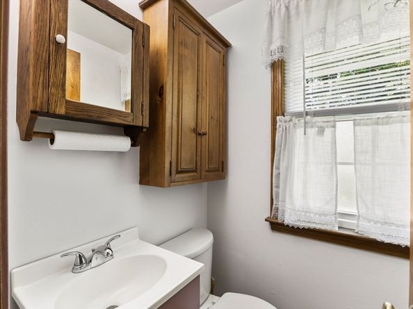 29 Saddle Dr, Bridgewater MA 02324