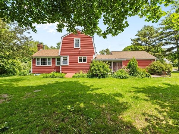29 Saddle Dr, Bridgewater MA 02324