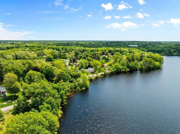 29 Saddle Dr, Bridgewater MA 02324