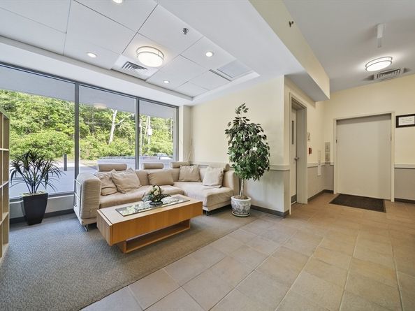24 Cobblestone Ln 405, Gloucester MA 01930