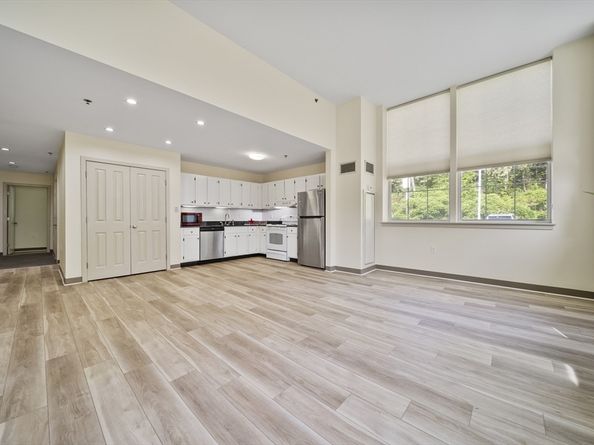 24 Cobblestone Ln 405, Gloucester MA 01930