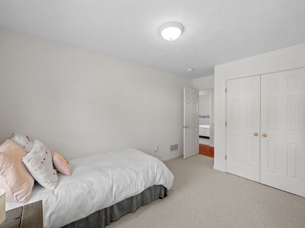 38 Keyes House Rd, Shrewsbury MA 01545