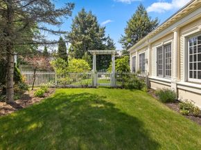 31 Lenox St, Worcester MA 01602