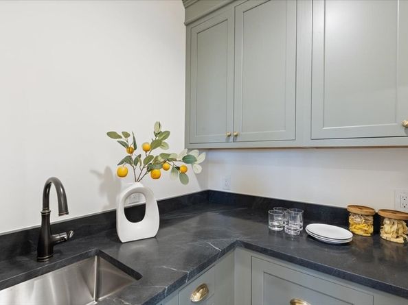 197 Winchester St 197, Brookline MA 02446