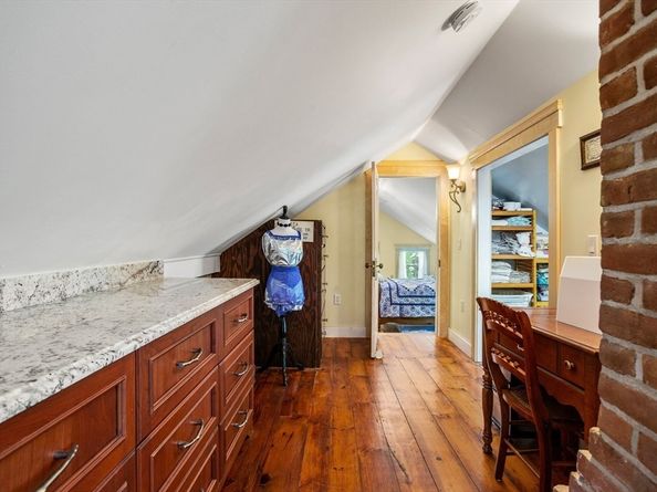 83 Central St, Millville MA 01529