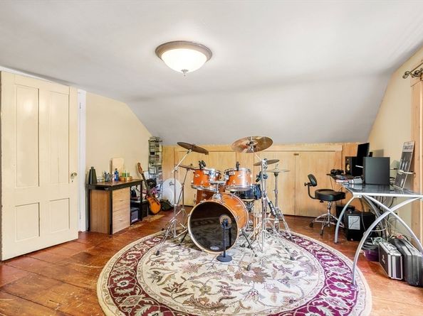 83 Central St, Millville MA 01529