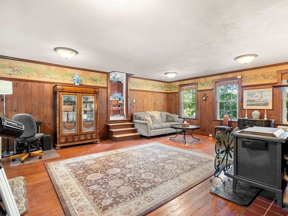 83 Central St, Millville MA 01529