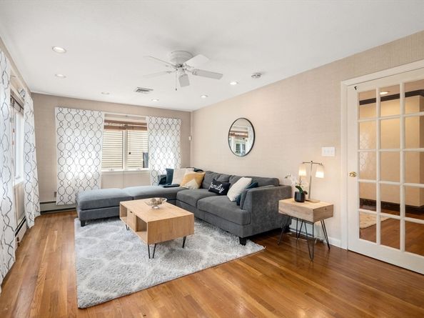 832 Chestnut St, Newton MA 02468