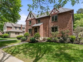 832 Chestnut St, Newton MA 02468