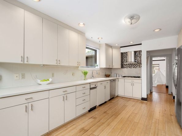832 Chestnut St, Newton MA 02468