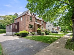 832 Chestnut St, Newton MA 02468
