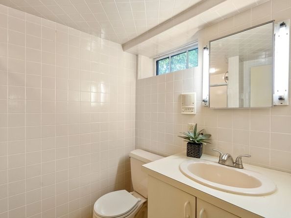 832 Chestnut St, Newton MA 02468