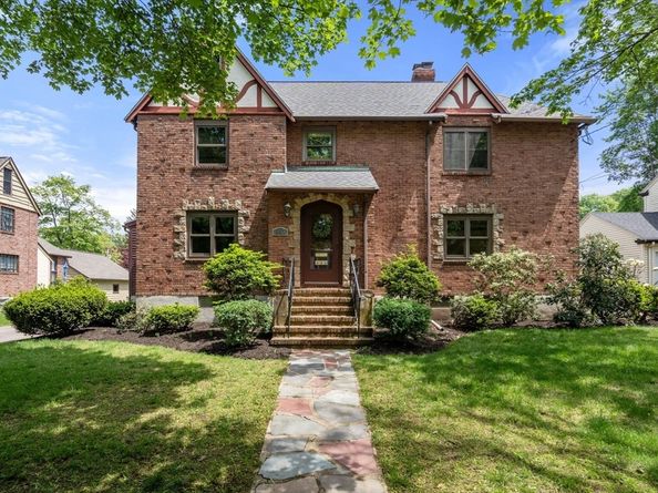 832 Chestnut St, Newton MA 02468