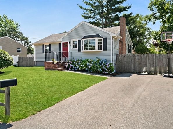 33 Bartlett Rd, Randolph MA 02368