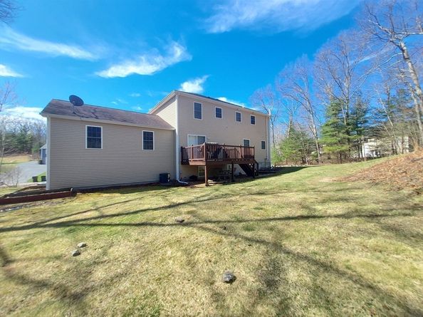 71 Eagle Dr, Dudley MA 01571