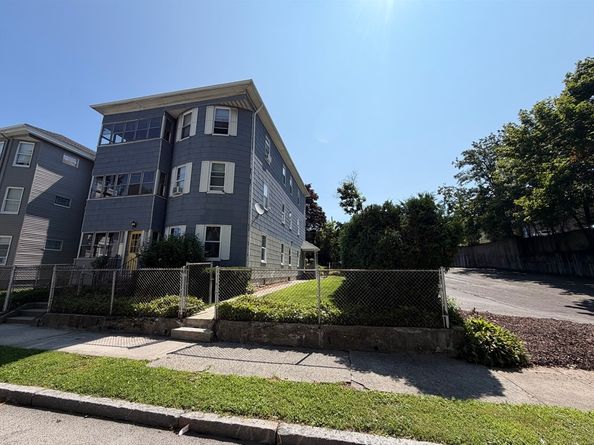 76 Paine St, Worcester MA 01605