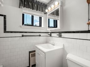 10 Ashland St 2L, Worcester MA 01609