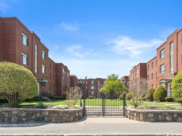 10 Ashland St 2L, Worcester MA 01609