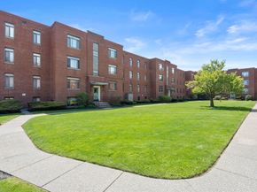 10 Ashland St 2L, Worcester MA 01609