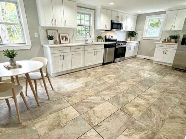 14 Elm Ave, Holbrook MA 02343