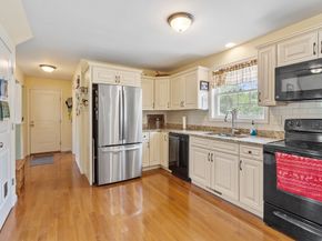 13 Ballard Ct, Leominster MA 01453