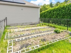 13 Ballard Ct, Leominster MA 01453