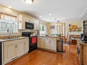 13 Ballard Ct, Leominster MA 01453