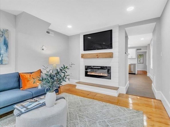 42 School St 2, Salem MA 01970