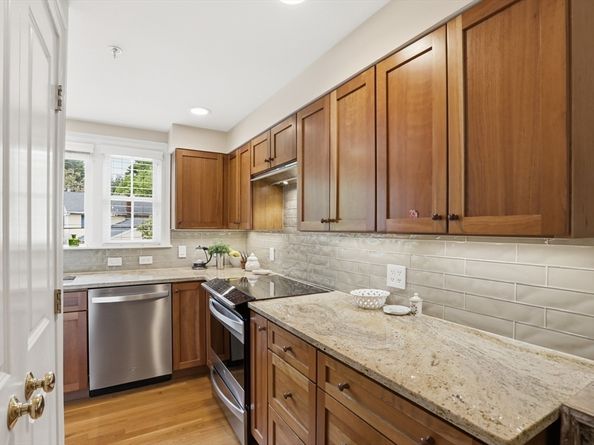 6 Safford St 2, Ipswich MA 01938