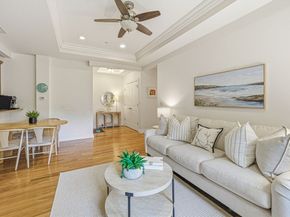 630 Hammond St 209, Brookline MA 02467
