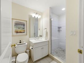 630 Hammond St 209, Brookline MA 02467