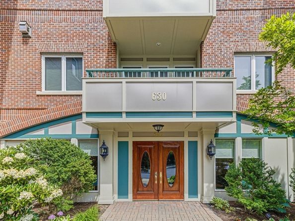 630 Hammond St 209, Brookline MA 02467