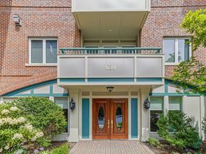 630 Hammond St 209, Brookline MA 02467