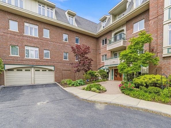 630 Hammond St 209, Brookline MA 02467