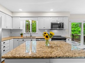42 Brookside Dr, Uxbridge MA 01569