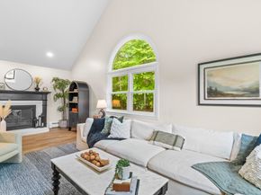 42 Brookside Dr, Uxbridge MA 01569