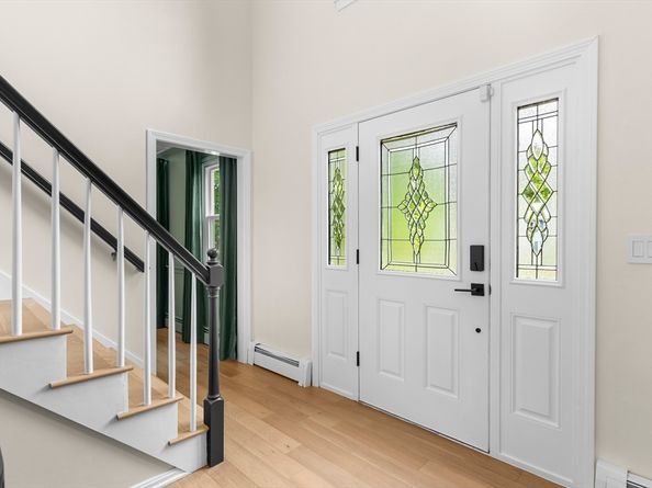 42 Brookside Dr, Uxbridge MA 01569