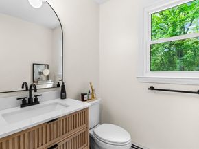 42 Brookside Dr, Uxbridge MA 01569