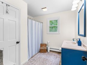 42 Brookside Dr, Uxbridge MA 01569