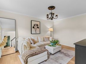 42 Brookside Dr, Uxbridge MA 01569