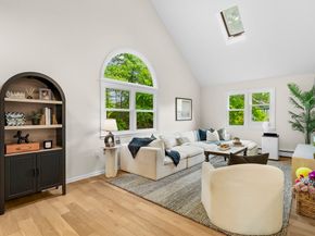 42 Brookside Dr, Uxbridge MA 01569
