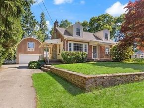 84 Walnut St, Walpole MA 02081